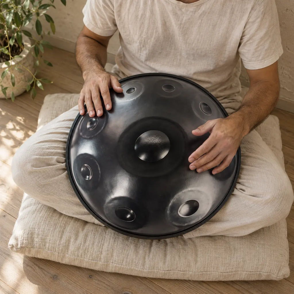 Handpan artisanal acier détail ding central résonance profonde